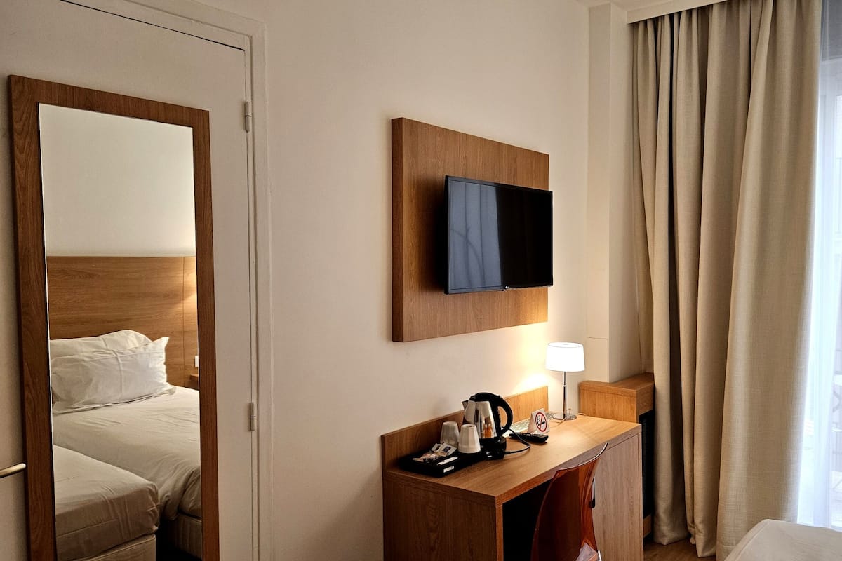 Habitación superior con 1 cama matrimonial o 2 individuales (SPVA) | Wifi gratis