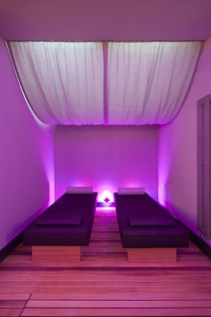 Couples treatment rooms, sauna, hot tub, steam room, Turkish bath