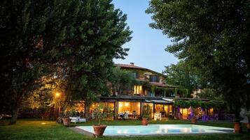 Breakfast, lunch, dinner served; Italian cuisine, pool views