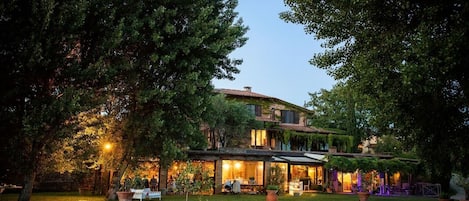 Breakfast, lunch, dinner served; Italian cuisine, pool views