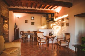 Apartment, 1 Schlafzimmer, Blick auf den Weinberg | Wohnbereich