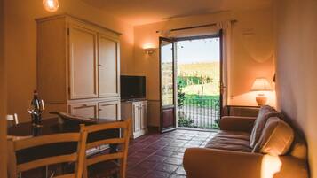 Suite, 2 camere da letto, vista vigneti | Area soggiorno