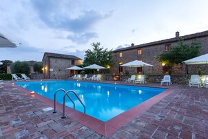 2 outdoor pools, sun loungers
