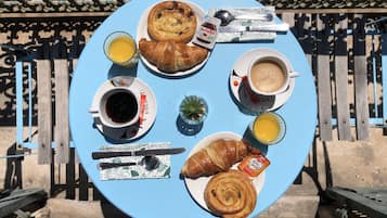 Tägliches nach Wunsch zubereitetes Frühstück (6.5 EUR pro Person)