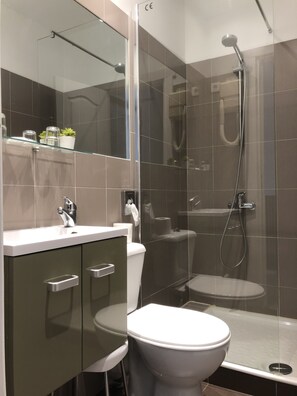 Double Room | Bathroom | Shower, free toiletries, hair dryer, towels - Hotel le Nice Etoile (Nice)
