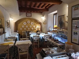 Colazione continentale inclusa, servita tutte le mattine 