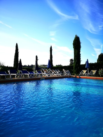 Bar junto a la piscina