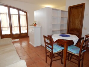 Studio, Terrasse | Wohnbereich