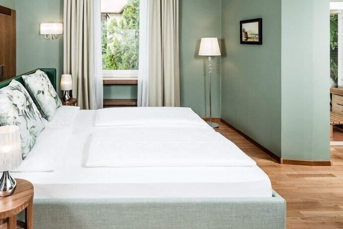 Suíte luxo | Roupas de cama premium, edredons de pluma, frigobar, cofres nos quartos
