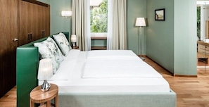 Deluxe-Suite | Hochwertige Bettwaren, Daunenbettdecken, Minibar, Zimmersafe