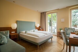 高级双人房 | 高档床上用品、羽绒被、迷你吧、客房内保险箱