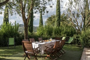 Family Apartment, 5 Bedrooms, Garden View, Garden Area (10 people) | Terrace/patio