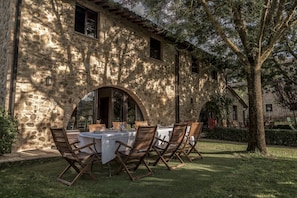 Family Apartment, 5 Bedrooms, Garden View, Garden Area (10 people) | Terrace/patio