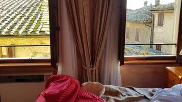 Double Room | Minibar, desk, blackout drapes, soundproofing