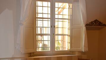 Double Room | In-room dining