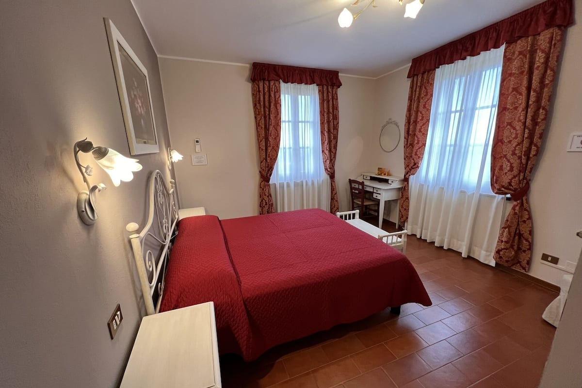 Chambre Double Supérieure, 1 grand lit | 1 chambre, literie de qualité supérieure, matelas mémoire de forme