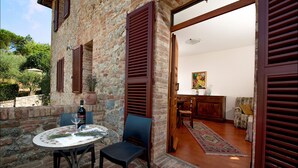 Interior entrance - Casale Virgili (Siena)