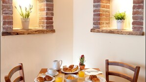 Breakfast area - Casale Virgili (Siena)