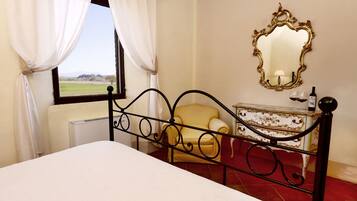 Luxury-Villa, 6 Schlafzimmer, Küche, Talblick | Hochwertige Bettwaren, Minibar, Schreibtisch, schallisolierte Zimmer