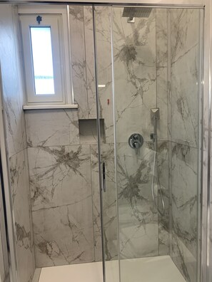 Superior Double Room | Bathroom | Shower, hair dryer, bidet, towels - Cassia Hotel (Rome)
