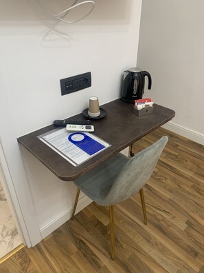 Minibar, in-room safe, desk, laptop workspace - Cassia Hotel (Rome)