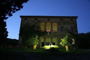 Front of property – evening/night - Villa Buoninsegna (Rapolano Terme)