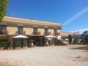 Exterior detail - Hotel Tempio Di Apollo (Rome)