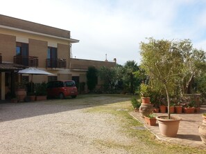 Front of property - Hotel Tempio Di Apollo (Rome)