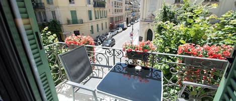 Chambre supérieure double, terrasse | Coffre-fort, bureau, système d’insonorisation, accès au Wi-Fi (inclus)