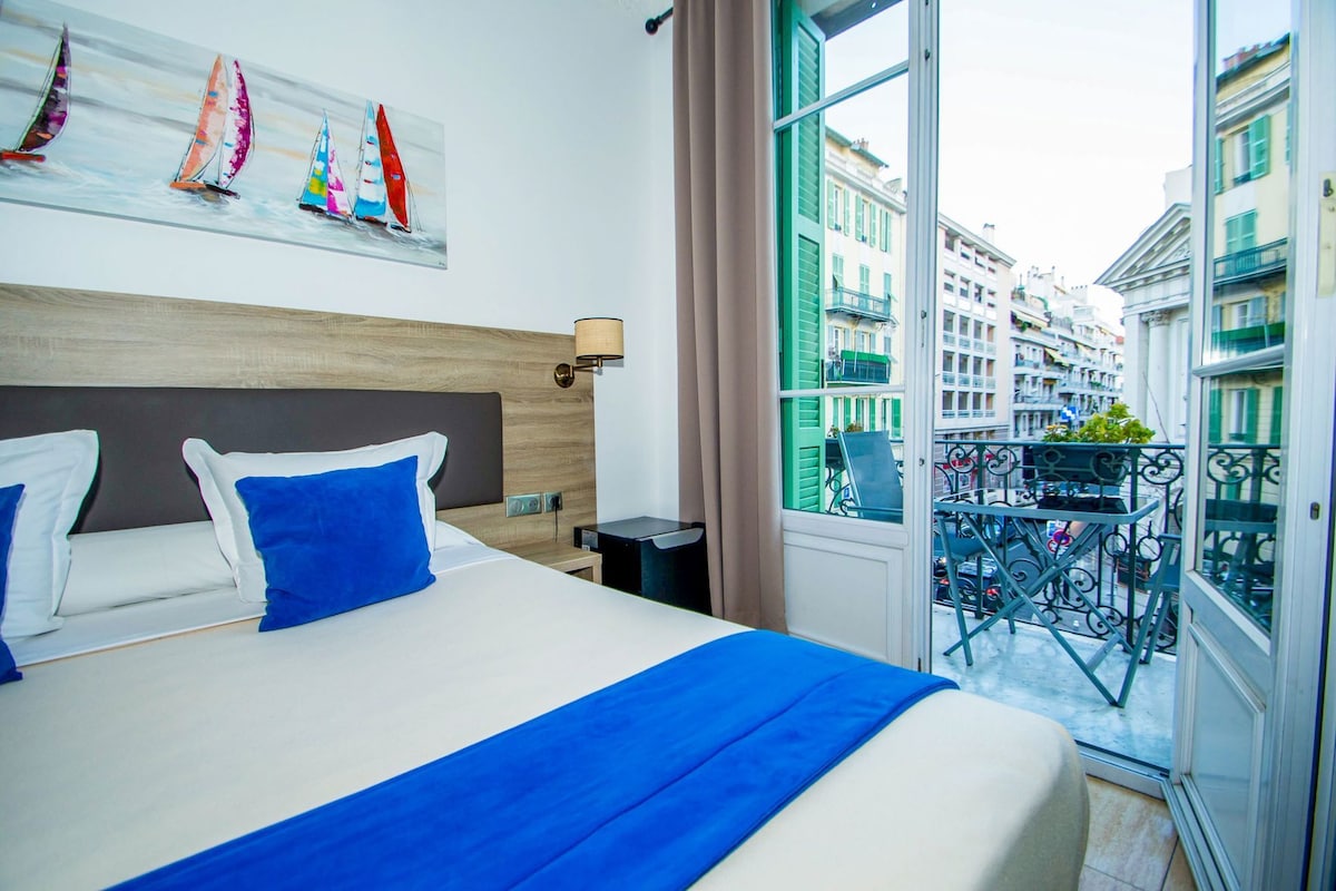 In-room safe, desk, soundproofing, WiFi (free)