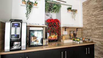 Petit déjeuner continental servi tous les jours en supplément
