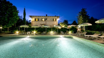 Seasonal outdoor pool, a rooftop pool, pool umbrellas, sun loungers