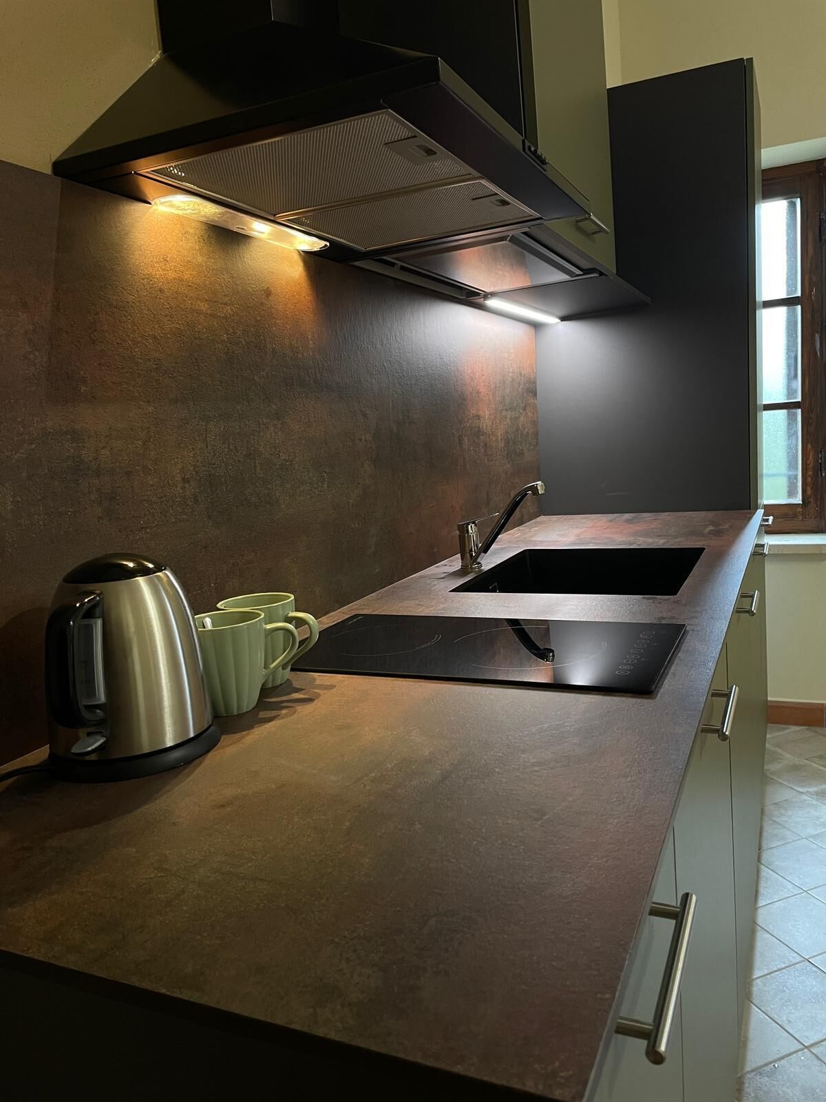 Basic-Apartment | Eigene Küche | Großer Kühlschrank, Herdplatte, Toaster, Kochgeschirr/Geschirr/Besteck