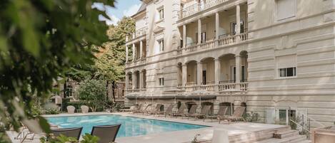 Seasonal outdoor pool, open 8 AM to 8 PM, pool umbrellas, sun loungers