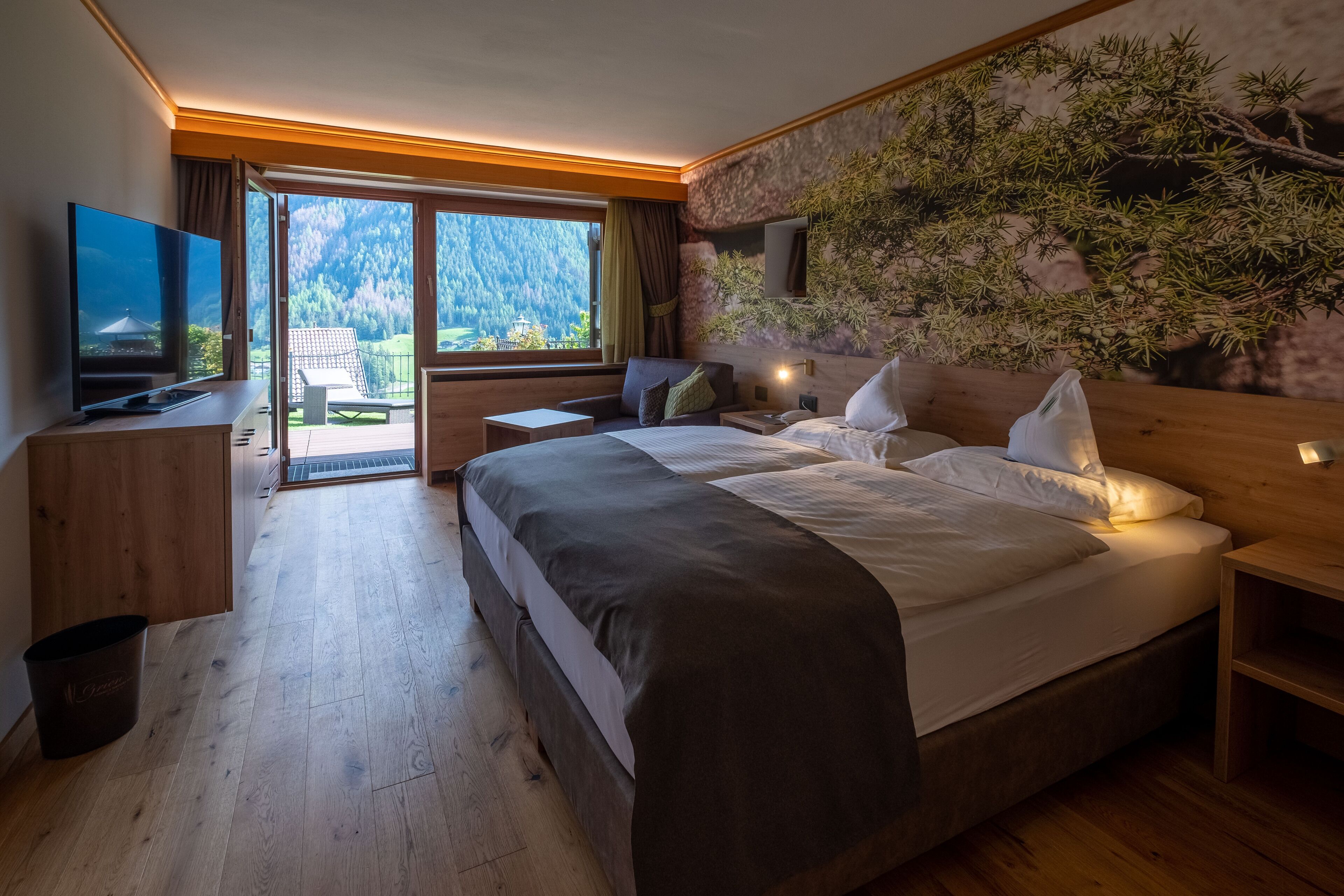 family room | select comfort beds, minibar, in-room safe, desk