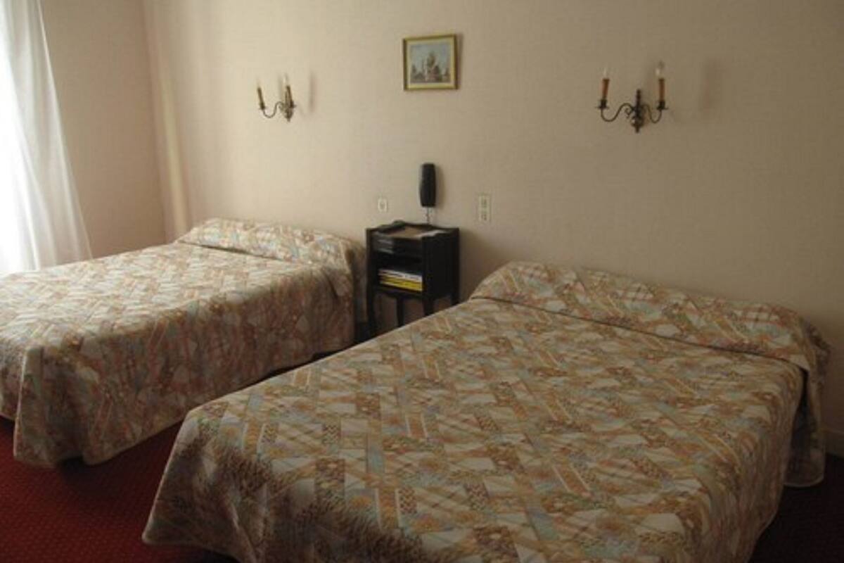 Cribs (free), rollaway beds (surcharge), WiFi (free)