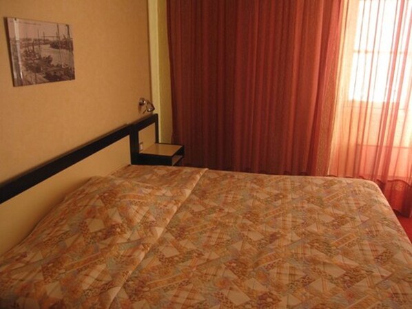 Unclassified image, 1 of 50, button - Hôtel des Trois Marchands (Nantes)