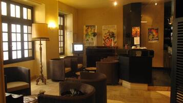 Daily buffet breakfast (EUR 9.50 per person)