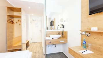 Standard Single Room | Hypo-allergenic bedding, individually decorated, individually furnished