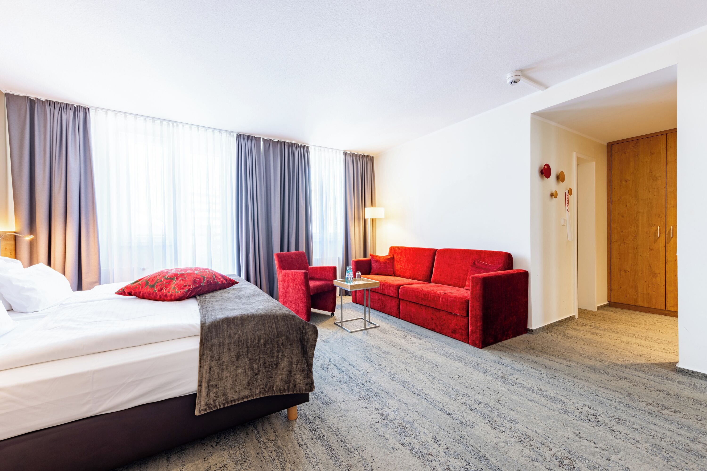 Premium Quadruple Room | Hypo-allergenic bedding, individually decorated, individually furnished