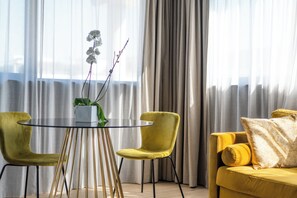 Romantische Suite | Minibar, Zimmersafe, Schreibtisch, Verdunkelungsvorhänge