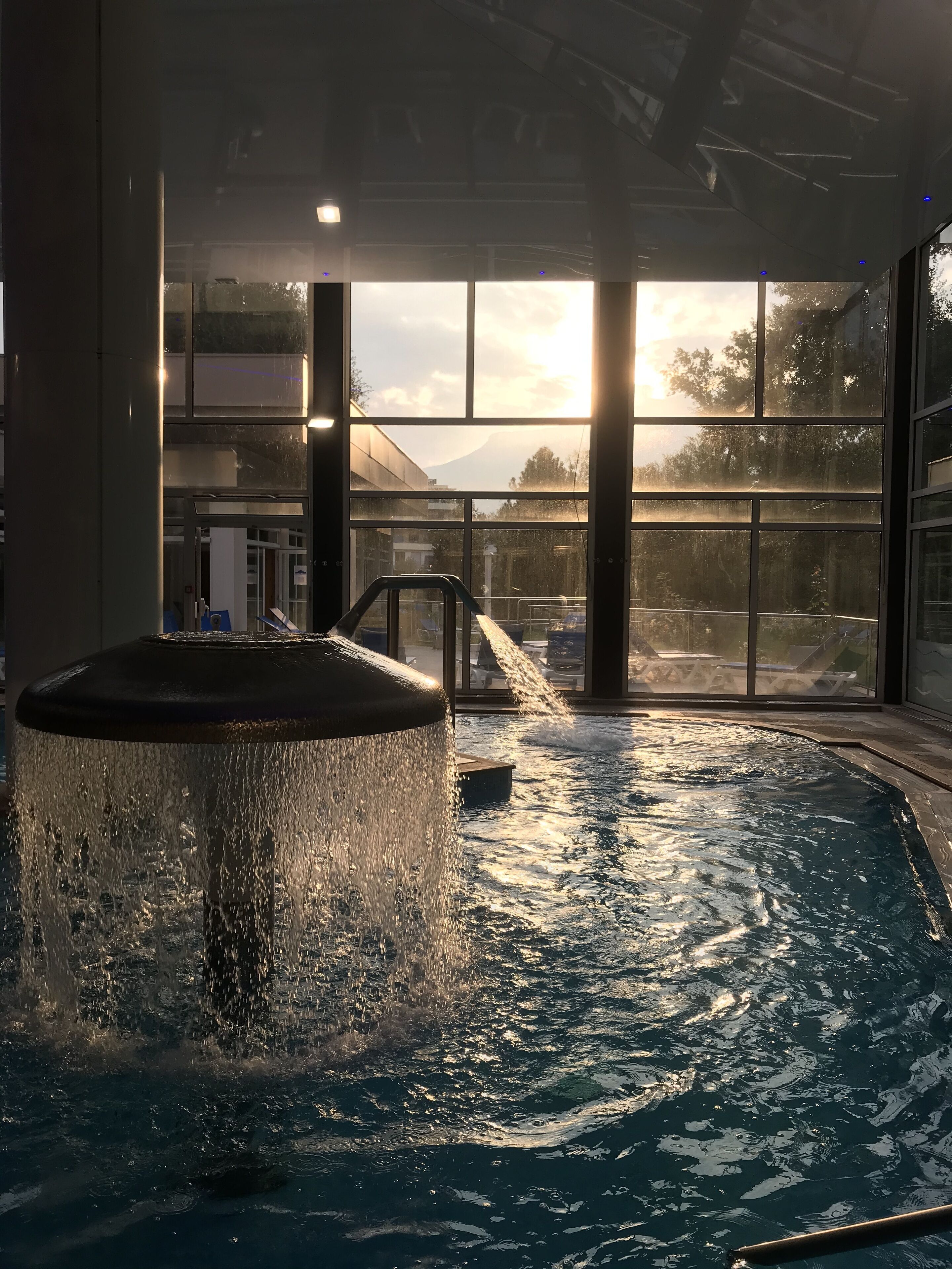 3 indoor pools, pool loungers