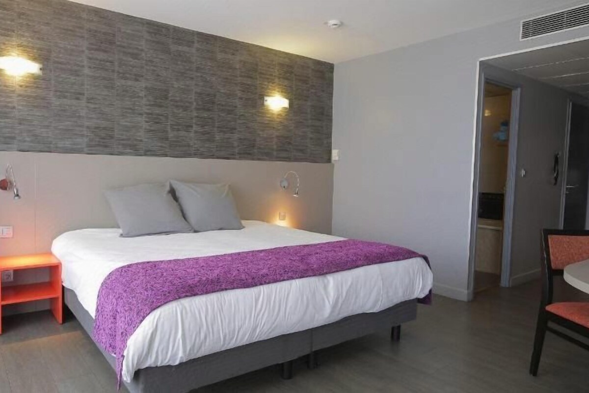 Minibar, in-room safe, desk, blackout curtains