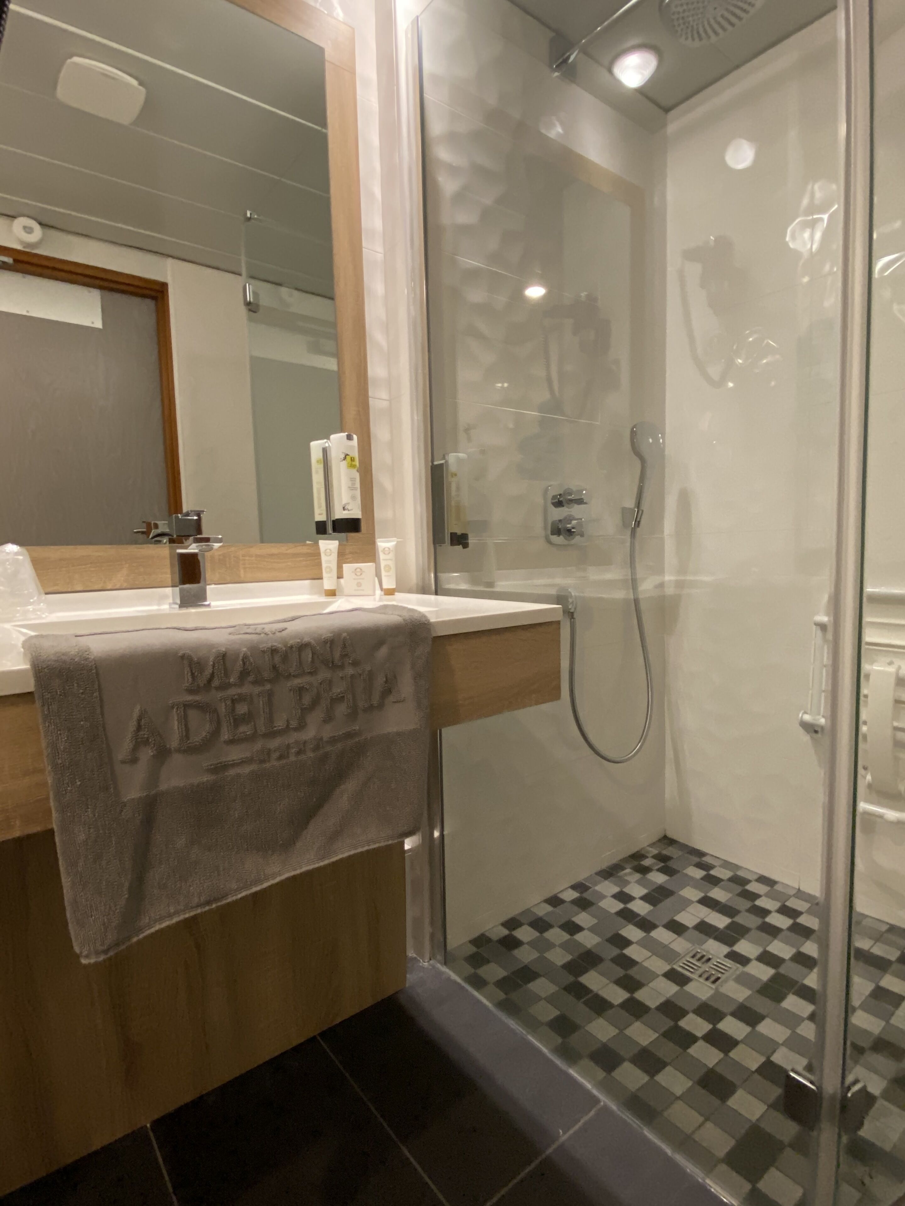 double room, lake view | bathroom | combined shower/bathtub, free toiletries, hair dryer, towels