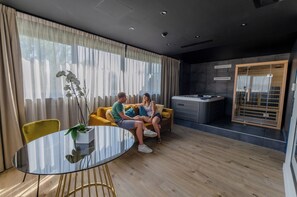 Romantische Suite | Minibar, Zimmersafe, Schreibtisch, Verdunkelungsvorhänge