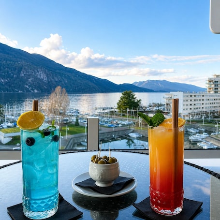 Bar (in loco). Logis Hôtel & Spa Marina d'Adelphia