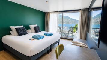 Suite Romantis | Minibar, brankas, meja kerja, dan tirai kedap cahaya