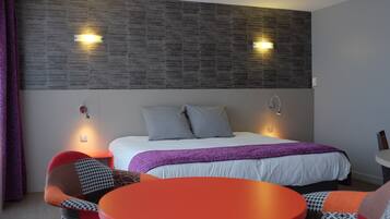 Phòng đôi, quang cảnh hồ | Minibar, két bảo mật tại phòng, bàn, màn/rèm cản sáng