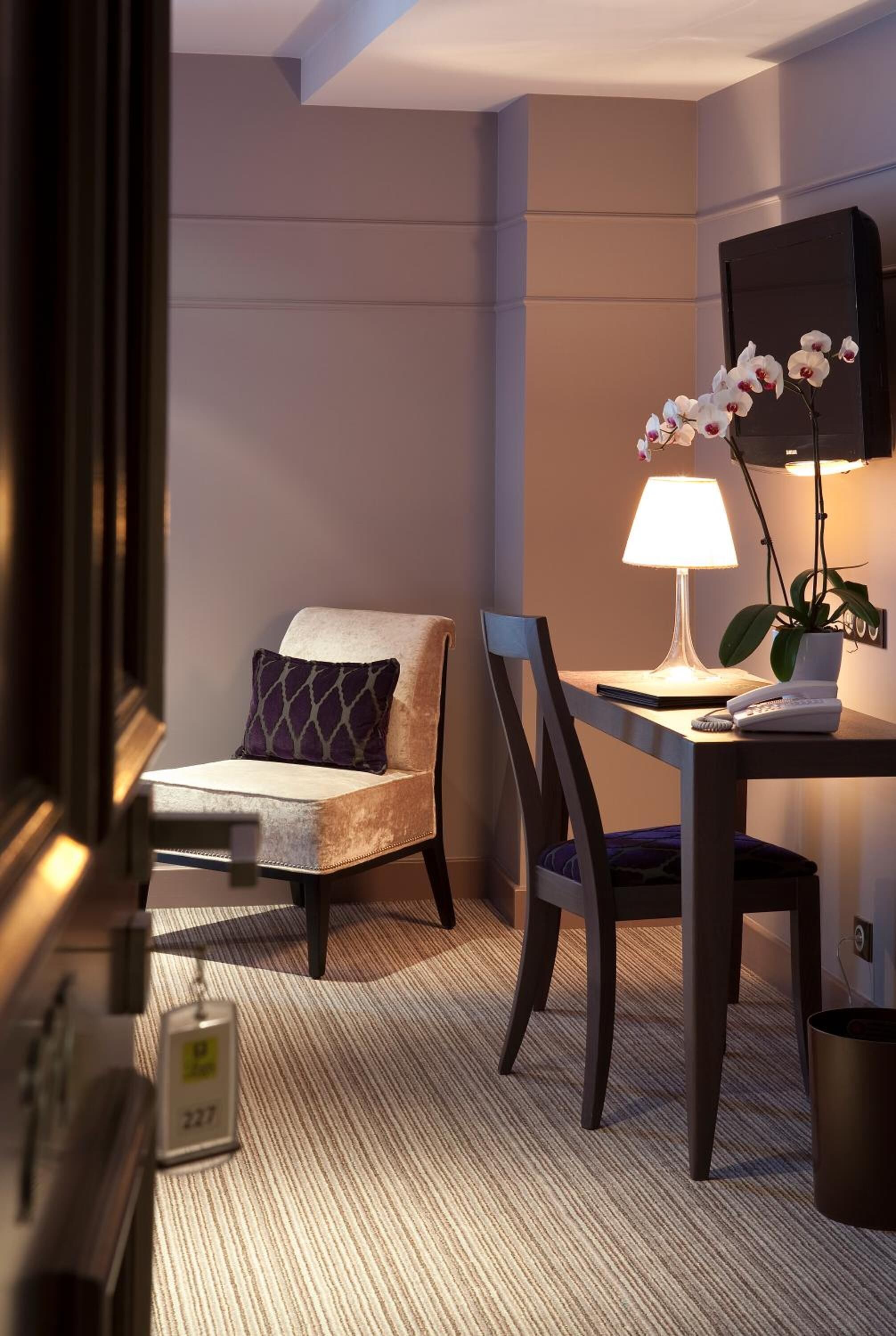 70-cm flat-screen tv with satellite channels