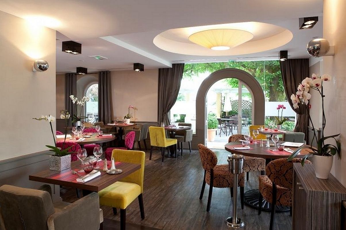 daily buffet breakfast (eur 12 per person)